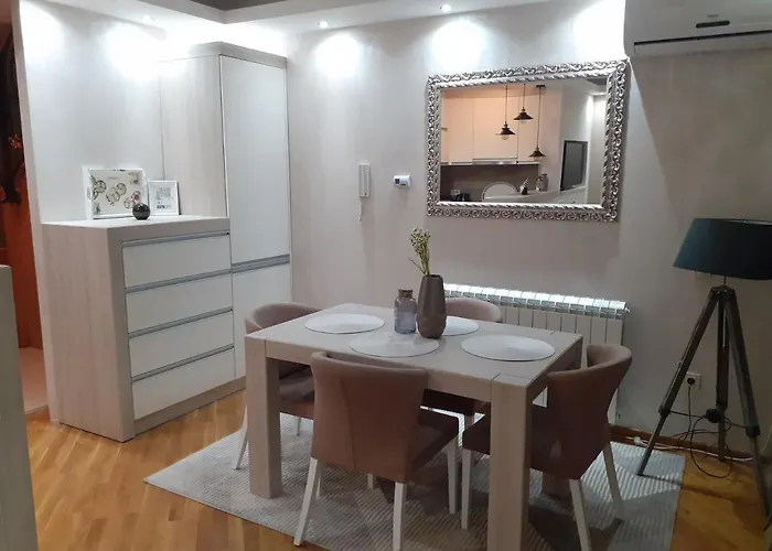 Zvezdana Prasina アパート